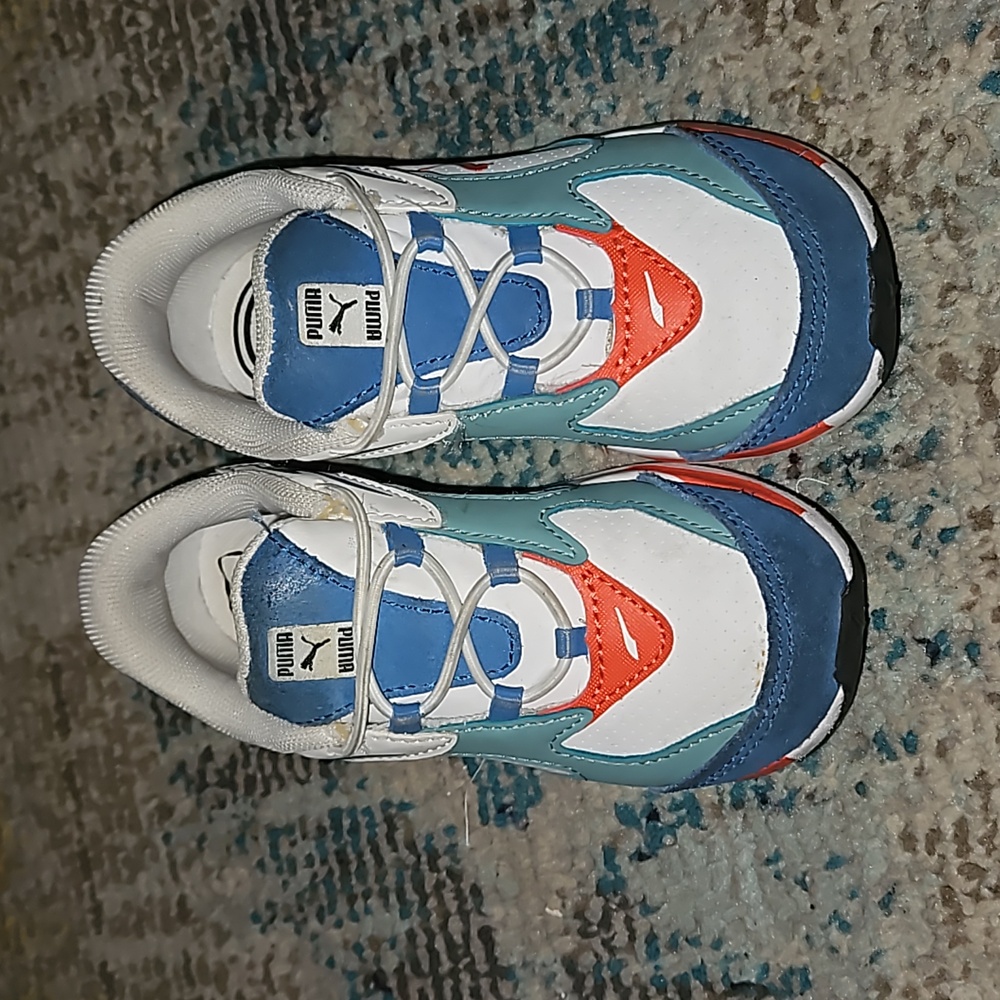 Unisex kids Puma sneakers